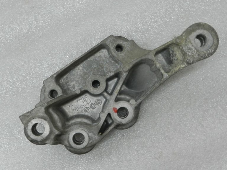 Opel Astra K 1.6CDTi B16DTE Pārnesumkārbas gultņa kronšteins pa kreisi 13364007