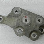 Opel Astra K 1.6CDTi B16DTE Pārnesumkārbas gultņa kronšteins pa kreisi 13364007