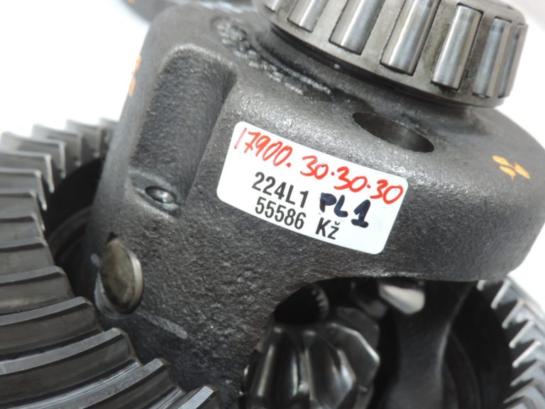 Opel Frontera B 2.2 DTi aizmugurējais LSD diferenciālis ar ierobežotu izslīdēšanas koeficientu 4.30 93184585