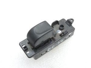 Opel Frontera B Aizmugurējā elektriskā loga slēdzis 97122102