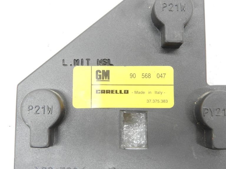 Opel Vectra B Lukturu turētāja ligzda aizmugurējā luktura kreisajā pusē 90568047 90512719