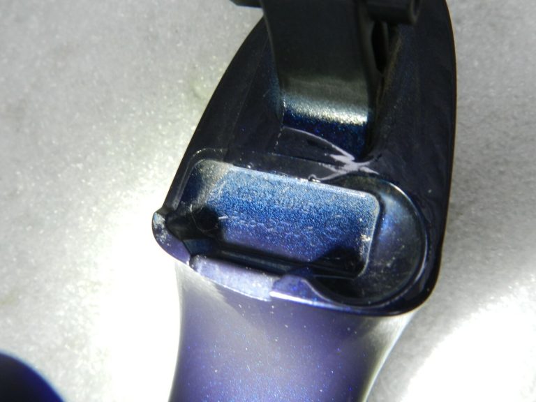 Mercedes W205 ārējo durvju rokturis priekšējais labās puses A0997601559 Krāsa 890U Canvasite Blue