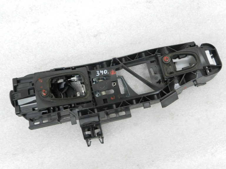 Mercedes W205 Priekšējais labās puses ārējo durvju rokturu rāmja kronšteins A0997604500