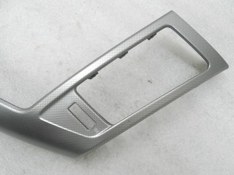 Chevrolet Cruze J300 instrumentu paneļa centrālās ventilācijas atveres rāmja vāks 94567908