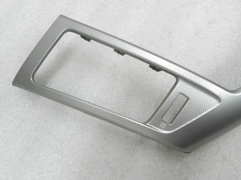 Chevrolet Cruze J300 instrumentu paneļa centrālās ventilācijas atveres rāmja vāks 94567908