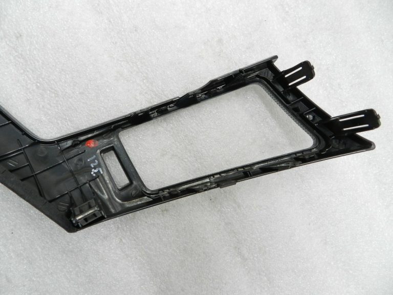 Chevrolet Cruze J300 instrumentu paneļa centrālās ventilācijas atveres rāmja vāks 94567908