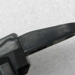 Opel Astra K Aizmugurējā kreisā ārdurvju roktura rāmja kronšteins 13506032