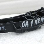 Opel Astra K Aizmugurējā kreisā ārdurvju roktura rāmja kronšteins 13506032
