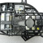 Opel Astra K Aizmugurējā labās puses ārdurvju roktura rāmja kronšteins 13506037