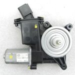 Opel Astra K Aizmugurējā kreisā loga regulatora motors Logu motors C46111-100