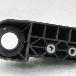 Opel Astra K apakšējais radiatora radiatora balsta kronšteins kreisajā pusē 13466590