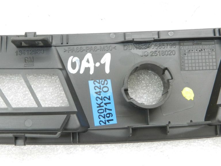 Opel Astra K instrumentu paneļa centrālā atgaisotāja ventilācijas restes 13412980 39056777