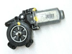Nissan Qashqai J10 Logu motors Kreisais aizmugurējā stikla motors 402191