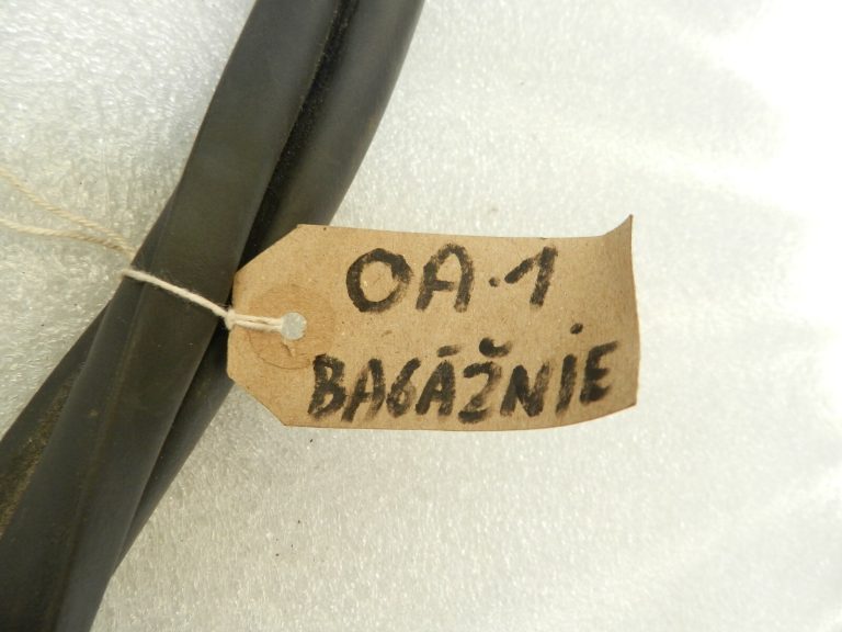 Opel Astra K kombi aizmugurējo durvju gumijas blīvējums gumijas blīvējums 39211971