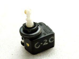 VW Audi Audi Skoda Opel SAAB Mercedes Priekšējo lukturu servomotors LWR Hella 008830-00
