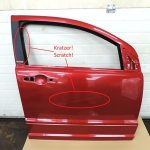 Dodge Caliber Durvju priekšējās labās puses sarkana krāsa ARH Inferno Red Crystal Pearl