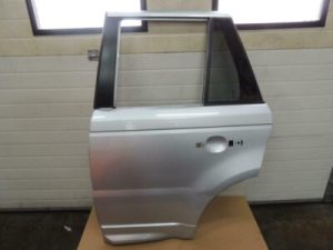 Range Rover Sport HSE L320 Aizmugurējo kreiso durvju krāsa Aizmugurējo kreiso durvju krāsa 798 Zermatt Silver