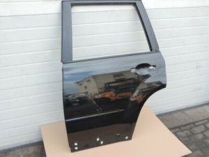 Nissan X-Trail T31 Aizmugurējās kreisās durvis Aizmugurējās kreisās durvis Melna krāsa G41 Durvis