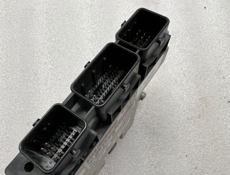Peugeot Peugeot Partner Tepee motora vadības bloks ECU 9664843780