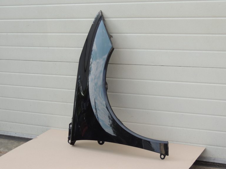 Peugeot 3008 Priekšējais labais spārns 7841Z1 KTV – BLACK PEARL PAINT