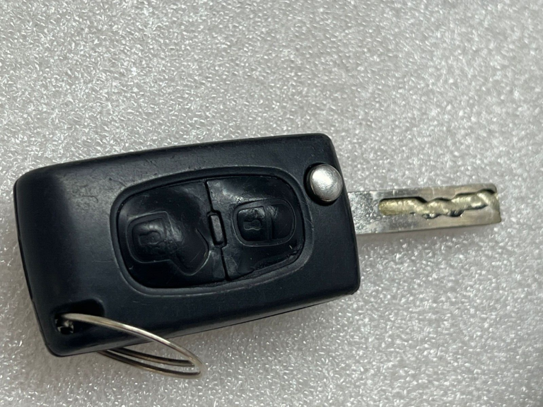 Peugeot 3008 aizdedzes slēdzene ar atslēgu komplektu 36410600