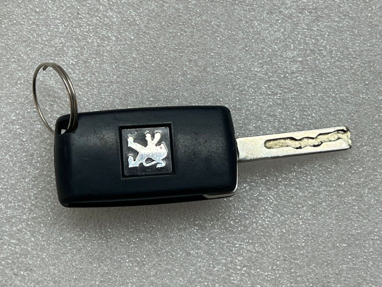 Peugeot 3008 aizdedzes slēdzene ar atslēgu komplektu 36410600