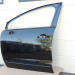 Peugeot 3008 priekšējās kreisās durvis 9002ar KTV – BLACK PEARL PAINT defekts
