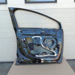 Peugeot 3008 priekšējās kreisās durvis 9002ar KTV – BLACK PEARL PAINT defekts