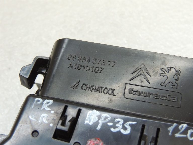 Peugeot 508 I Priekšējā kreisā paneļa ventilācijas restes gaisa sprausla 9686457377