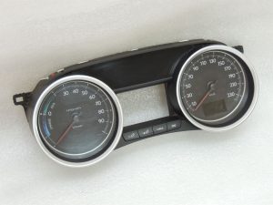 Peugeot 508 I 2.0HDi Hybrid4 Instrument cluster speedometer 9800419880