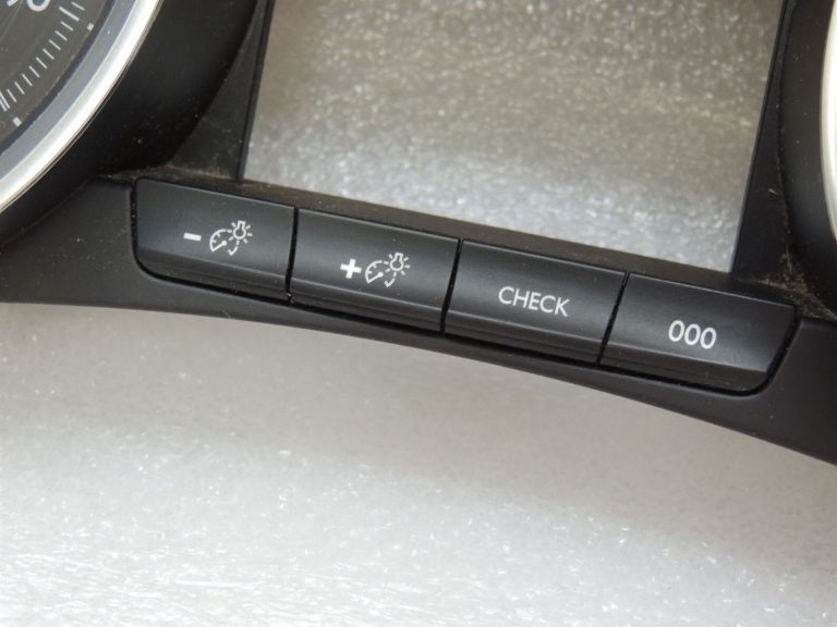 Peugeot 508 I 2.0HDi Hybrid4 Spidometra rādījums instrumentu panelī 9800419880