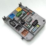 Peugeot 508 I Drošinātāju bloks Vadības bloks Drošinātāju bloks BSI-Q05-00 9664992380