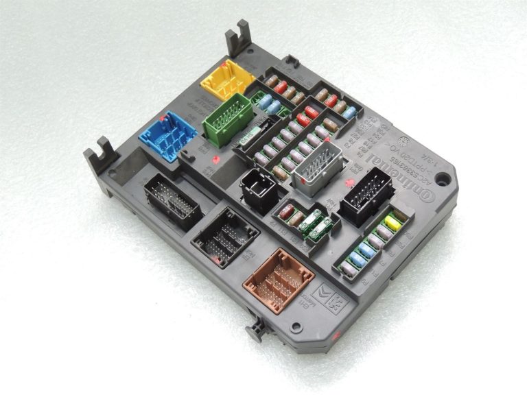 Peugeot 508 I Drošinātāju bloks Vadības bloks Drošinātāju bloks BSI-Q05-00 9664992380