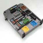 Peugeot 508 I Drošinātāju bloks Vadības bloks Drošinātāju bloks BSI-Q05-00 9664992380