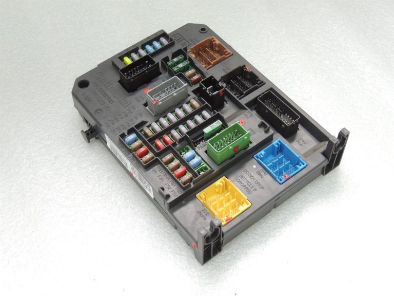 Peugeot 508 I Drošinātāju bloks Vadības bloks Drošinātāju bloks BSI-Q05-00 9664992380