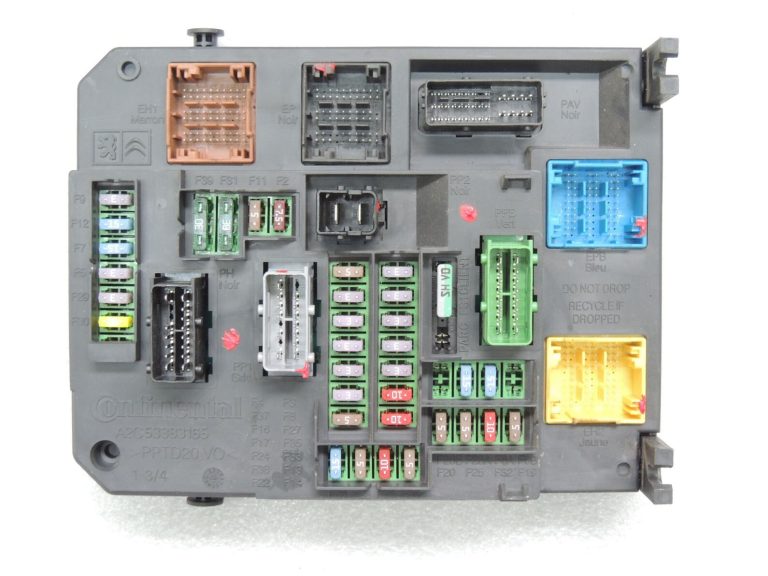 Peugeot 508 I Drošinātāju bloks Vadības bloks Drošinātāju bloks BSI-Q05-00 9664992380