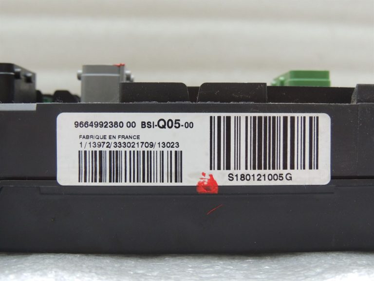 Peugeot 508 I Drošinātāju bloks Vadības bloks Drošinātāju bloks BSI-Q05-00 9664992380