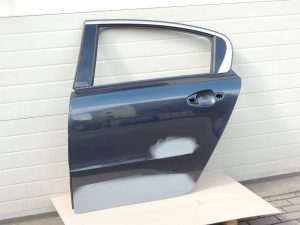 Peugeot 508 I Sedans Aizmugurējās kreisās durvis kreisās durvis - Krāsa - KGN