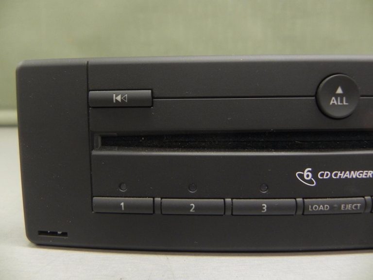 Renault Laguna 2 II Facelift Changer 6 nodalījumi 8200290680 6CD CD Changer Random