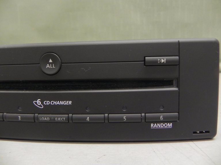 Renault Laguna 2 II Facelift Changer 6 nodalījumi 8200290680 6CD CD Changer Random