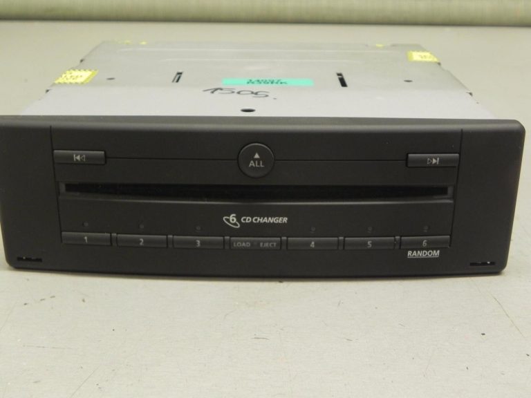 Renault Laguna 2 II Facelift Changer 6 nodalījumi 8200290680 6CD CD Changer Random
