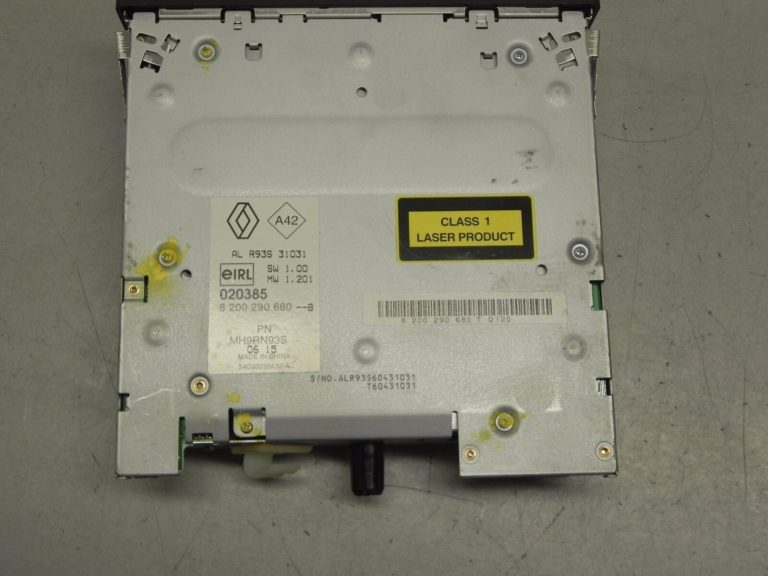 Renault Laguna 2 II Facelift Changer 6 nodalījumi 8200290680 6CD CD Changer Random