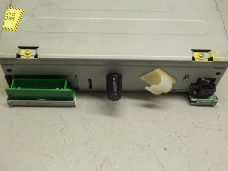 Renault Laguna 2 II Facelift Changer 6 nodalījumi 8200290680 6CD CD Changer Random