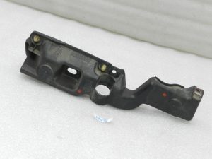 Renault Grand Scenic III Priekšējā kreisā dubļusarga nesēja kronšteins 631236764R