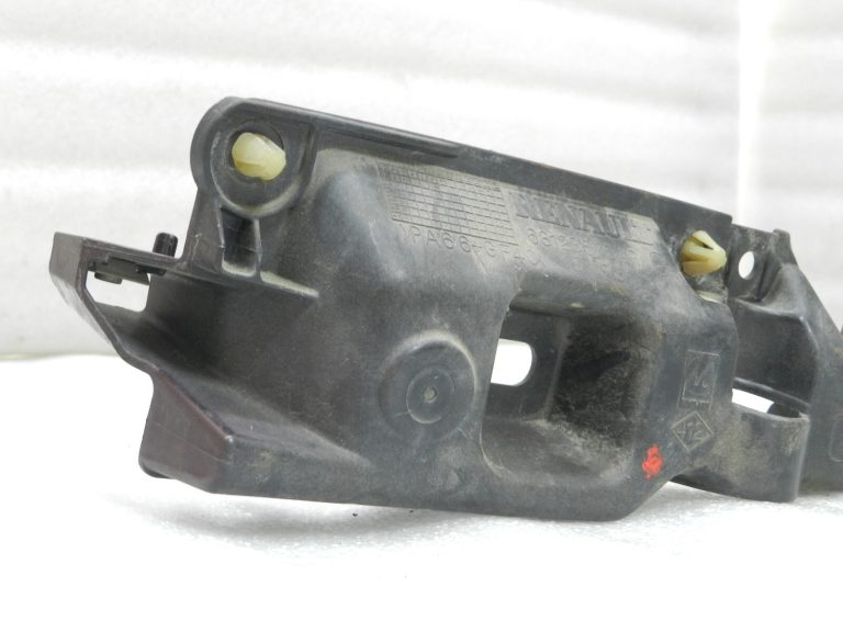 Renault Grand Scenic III Priekšējā kreisā dubļusarga nesēja kronšteins 631236764R