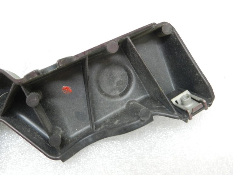 Renault Grand Scenic III Priekšējā kreisā dubļusarga nesēja kronšteins 631236764R