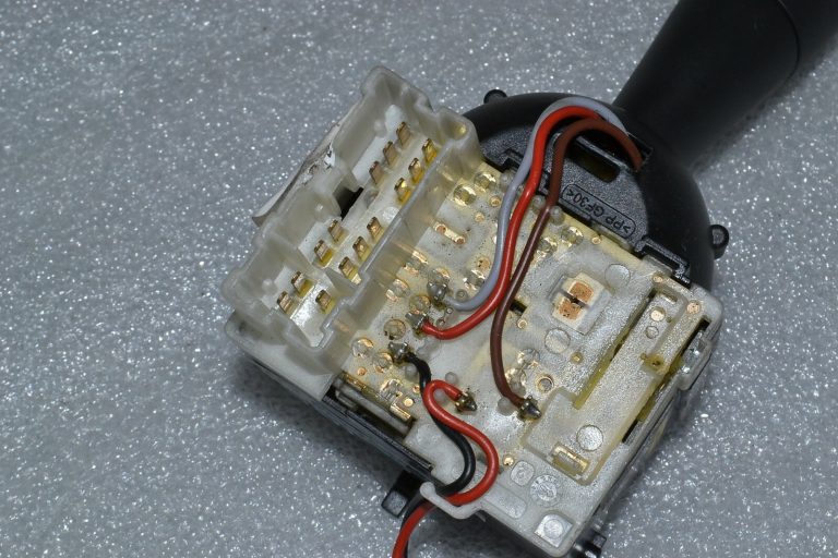 Renault Trafic III stūres kolonnas slēdža indikatora slēdzis gaismas slēdzis 255679704R
