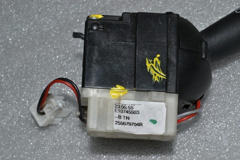Renault Trafic III stūres kolonnas slēdža indikatora slēdzis gaismas slēdzis 255679704R