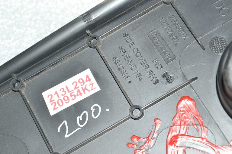 Renault Trafic III instrumentu paneļa pārsegs labajā pusē, oriģināls 689203790R