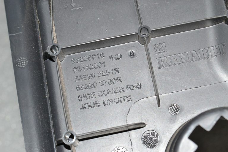 Renault Trafic III instrumentu paneļa pārsegs labajā pusē, oriģināls 689203790R
